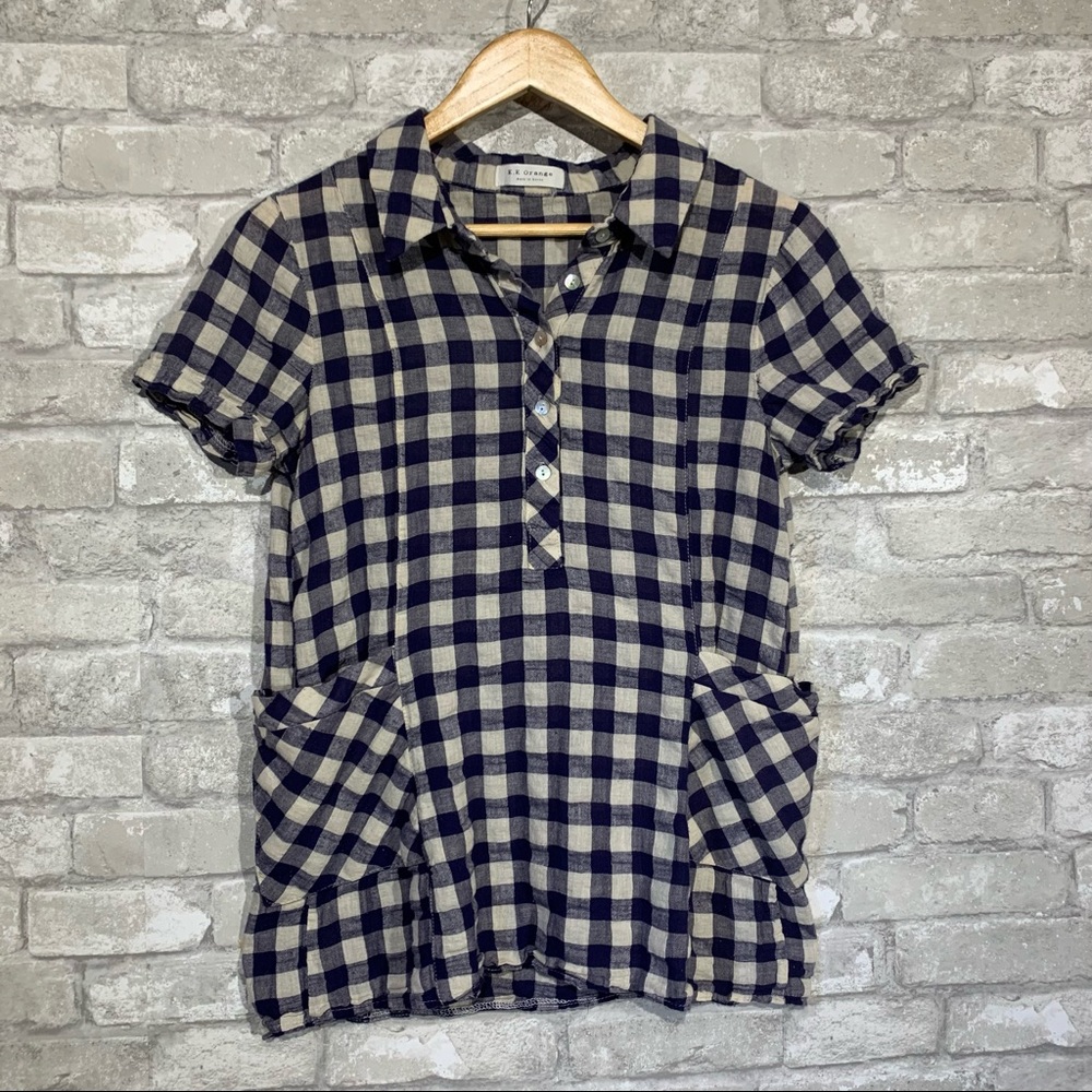PURLE AND WHITE GINGHAM TOP. HENELY PULLOVER SHIRT. SHORT SLEEVE. SIZE MEDIUM